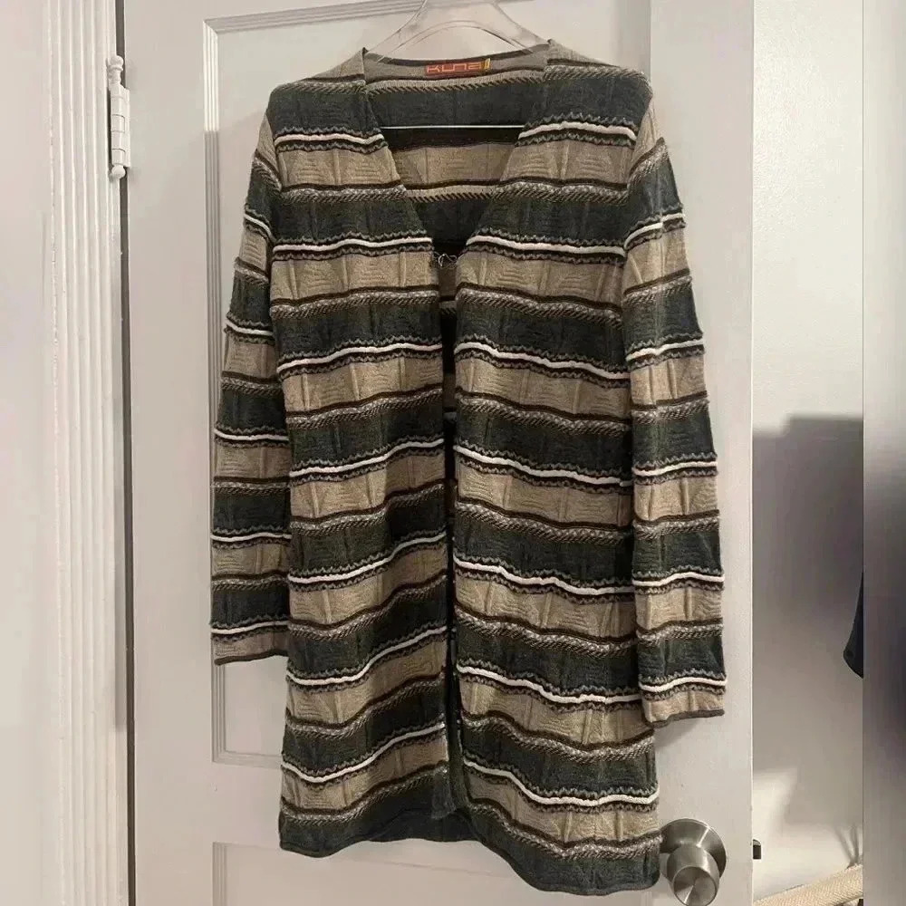 Kuna 100% Baby Alpaca Wool
Textured Fair Isle Style Cardigan